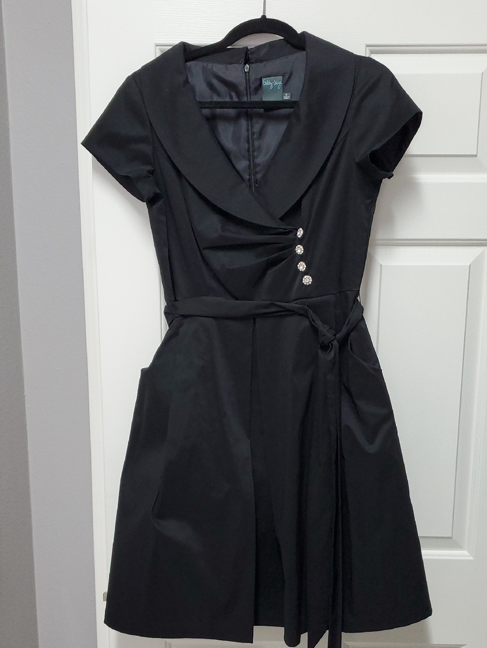Gabby Skye Black Short-Sleeve Midi Dress with Decorative Buttons